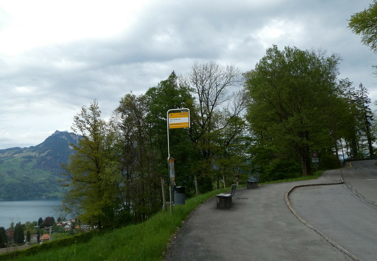 (234'885) - PostAuto-Haltestelle am 29. April 2022 in Spiez, Sibirienkurve