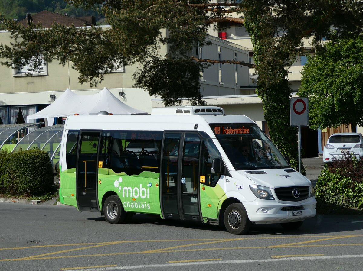 (234'905) - TPC Aigle - Nr. 605/VS 487'995 - Mercedes am 30. April 2022 beim Bahnhof Monthey CFF