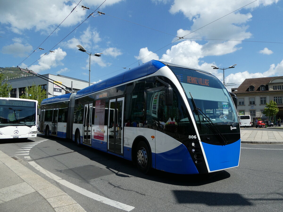 (234'922) - VMCV Clarens - Nr. 806 - Van Hool Gelenktrolleybus am 30. April 2022 beim Bahnhof Vevey