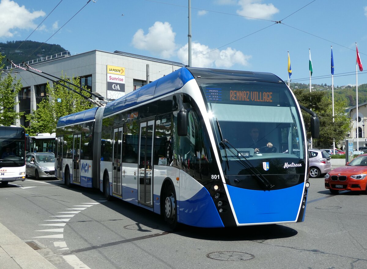 (234'927) - VMCV Clarens - Nr. 801 - Van Hool am 30. April 2022 beim Bahnhof Vevey