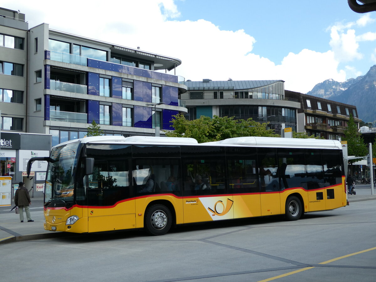 (234'996) - PostAuto Bern - BE 610'533 - Mercedes am 1. Mai 2022 beim Bahnhof Interlaken West