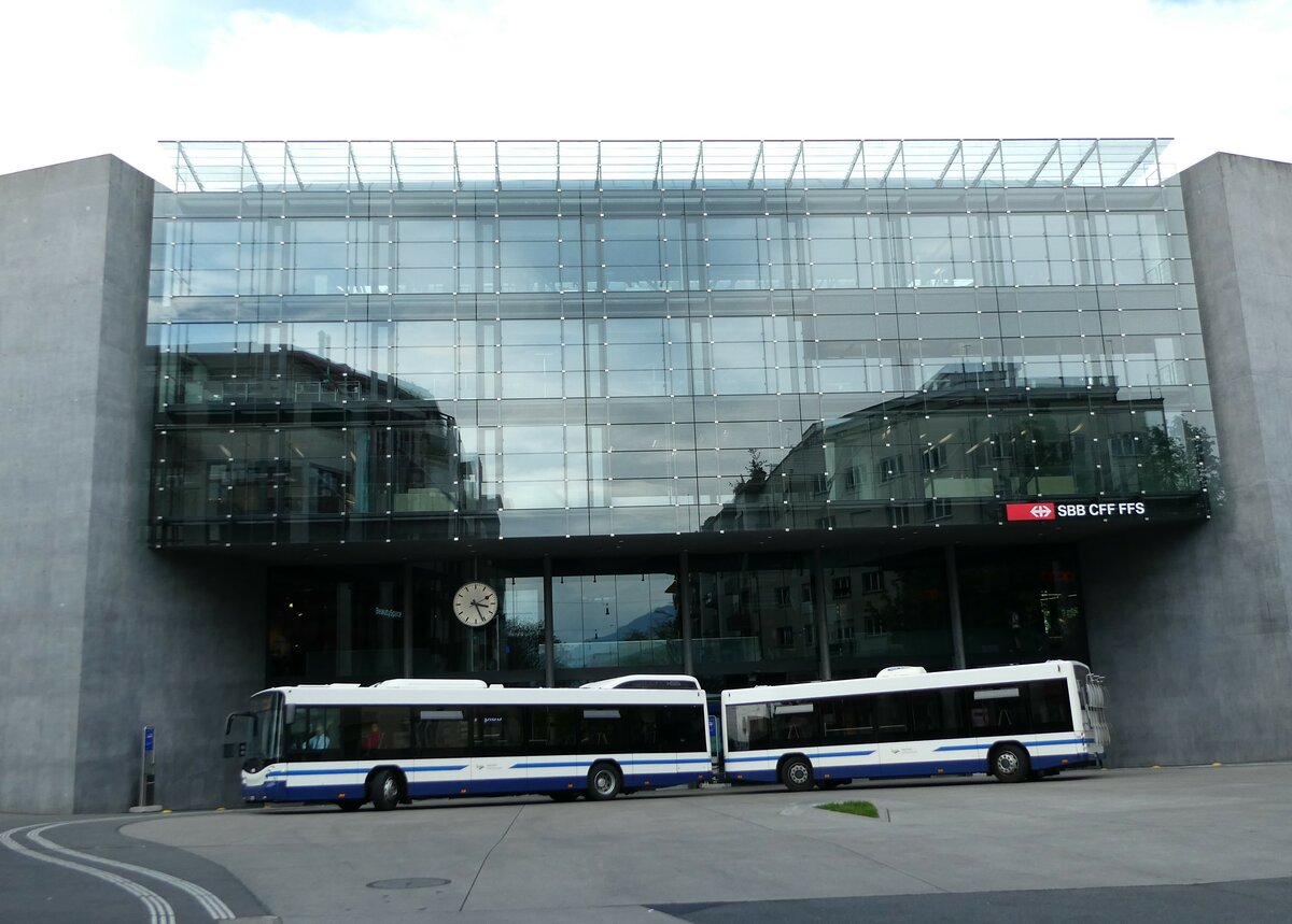 (235'198) - ZVB Zug - Nr. 163/ZG 88'163 - Hess + Nr. 508/ZG 84'508 - Lanz+Marti/Hess Personenanhnger am 4. Mai 2022 beim Bahnhof Zug