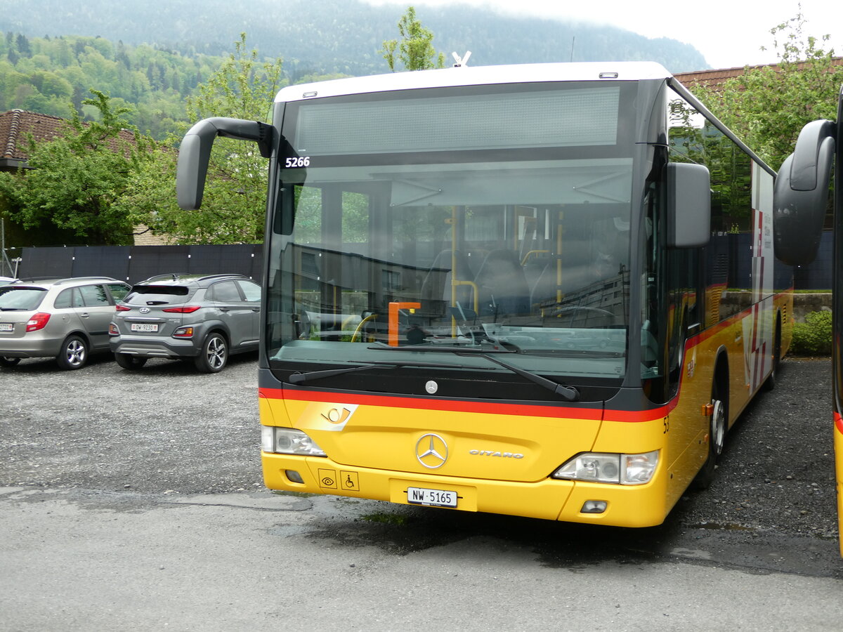 (235'461) - PostAuto Zentralschweiz - Nr. 53/NQW 5165 - Mercedes (ex Nr. 32; ex Thepra, Stans Nr. 32) am 8. Mai 2022 in Sarnen, Garage
