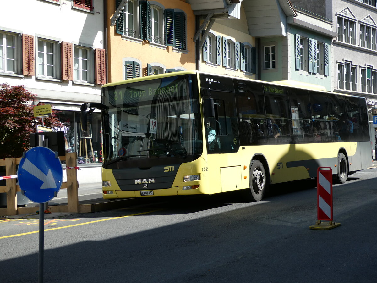 (235'518) - STI Thun - Nr. 152/BE 801'152 - MAN am 9. Mai 2022 in Thun, Marktgasse (prov. Haltestelle)