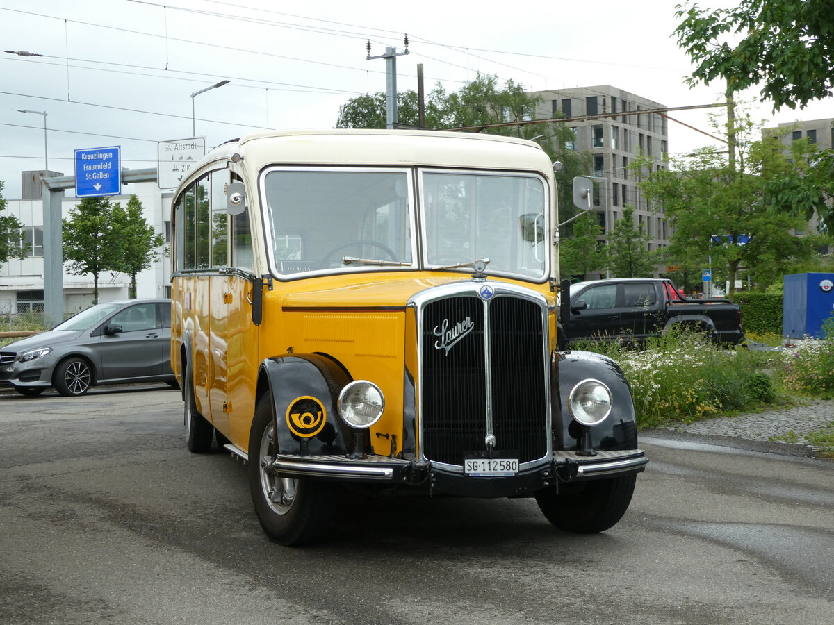 (235'763) - Baumgartner, Horn - Nr. 4/SG 112'580 - Saurer/Saurer (ex Nr. 2; ex Montegazzi, Riva San Vitale; ex AMSA Chiasso Nr. 20; ex OAK Wangen a.A. Nr. 10; ex P 23'082; ex P 2134) am 21. Mai 2022 beim Bahnhof Arbon