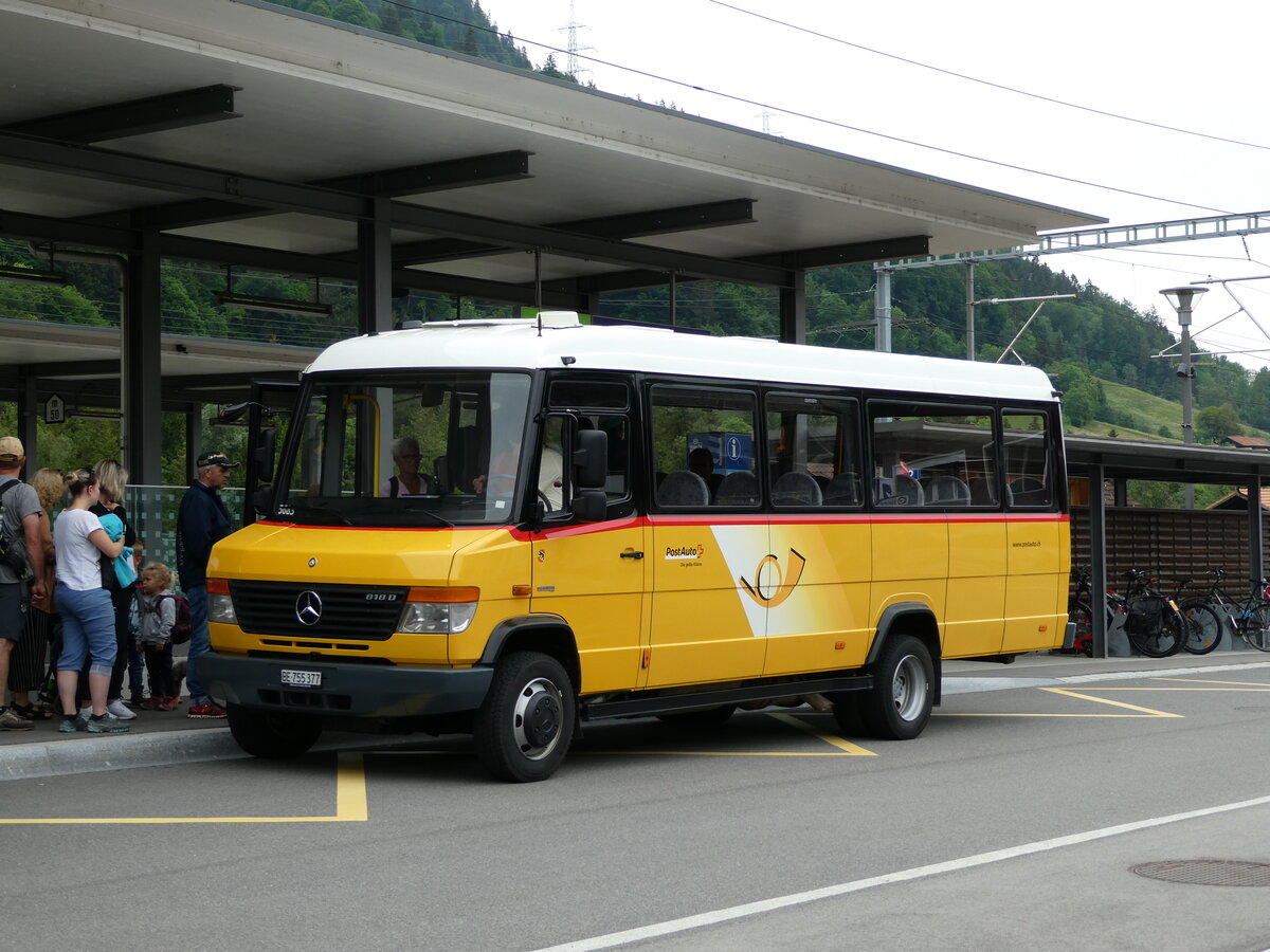 (236'105) - PostAuto Bern - BE 755'377 - Mercedes/Kusters am 22. Mai 2022 beim Bahnhof Reichenbach