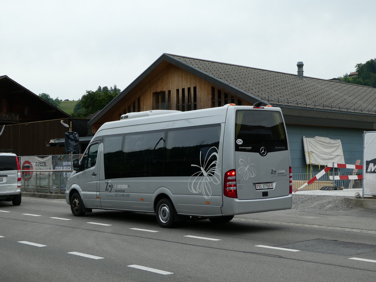 (236'110) - Zerzuben, Visp - Nr. 56/VS 27'763 - Mercedes am 22. Mai 2022 beim Bahnhof Reichenbach