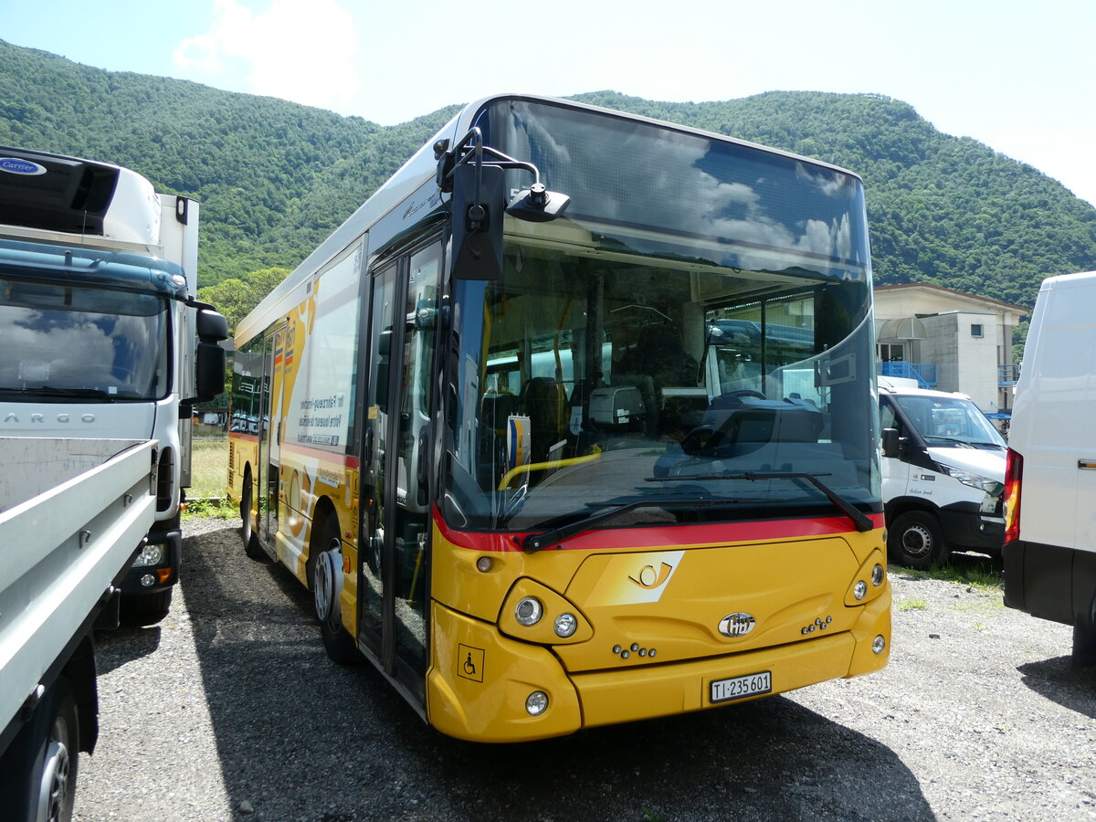 (236'298) - AutoPostale Ticino - Nr. 305/TI 235'601 - Heuliez am 26. Mai 2022 in Mezzovico, Iveco 