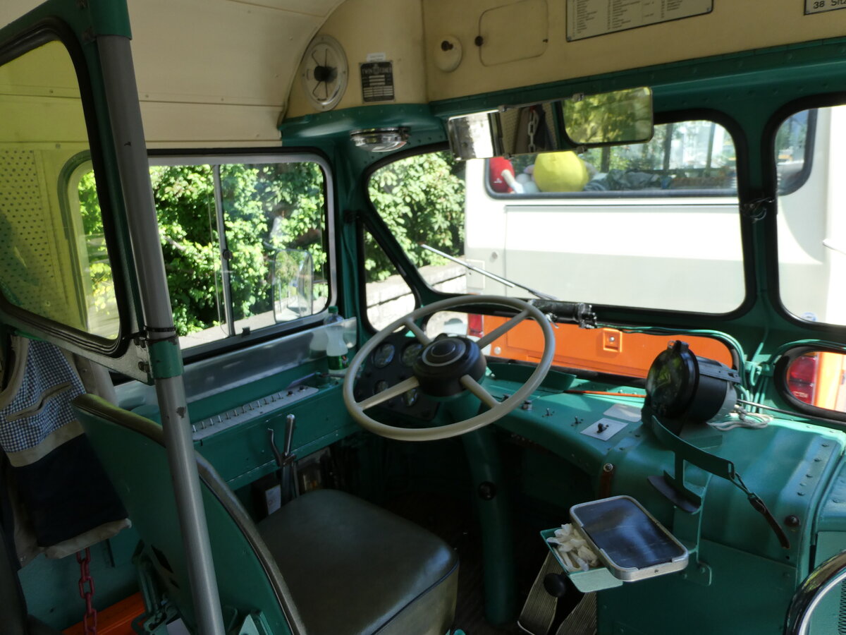 (236'588) - VBL Luzern (vbl-historich) - Nr. 76/LU 15'337 - Twin Coach am 4. Juni 2022 in Sarnen, OiO (Innenaufnahme)