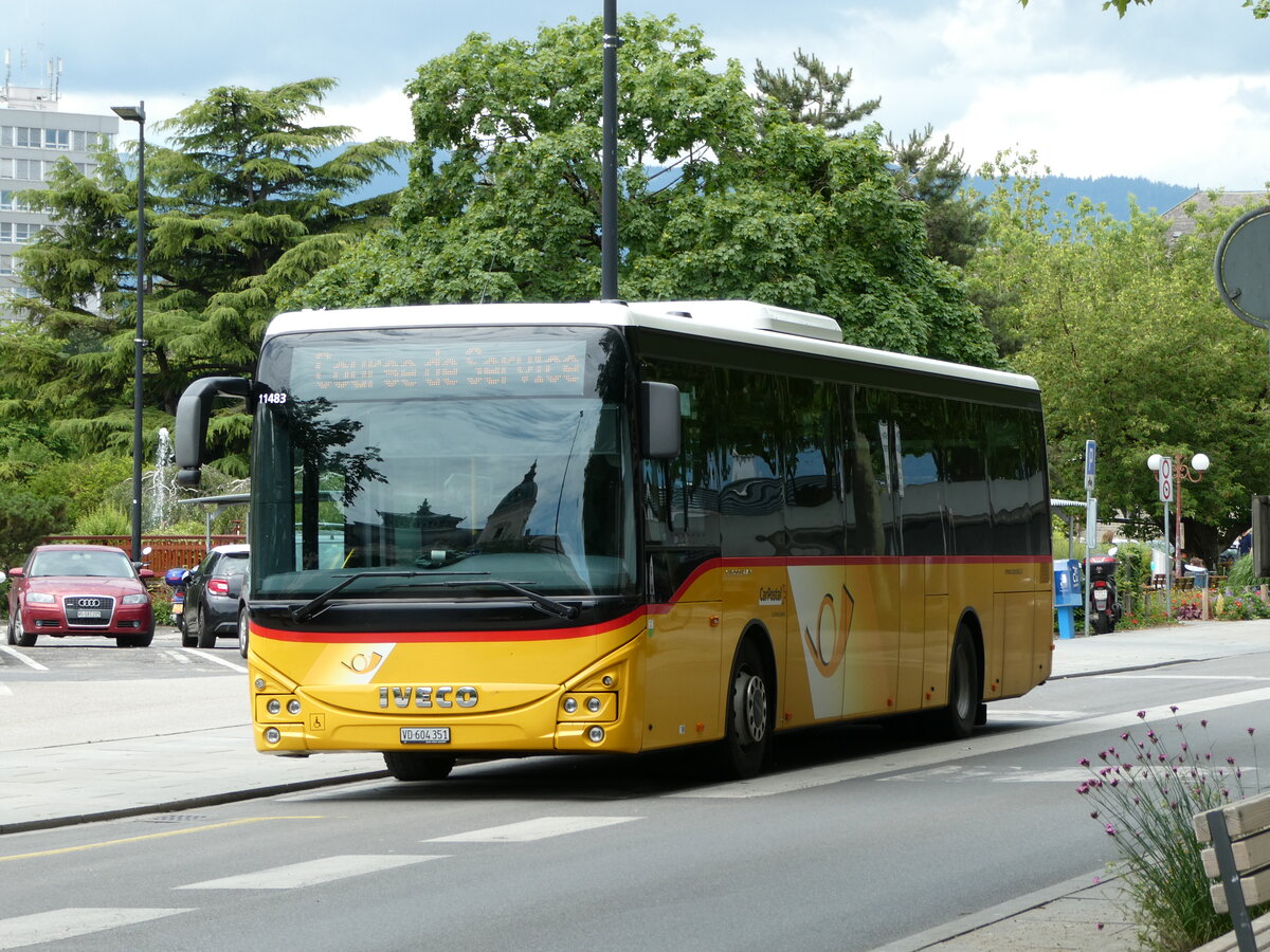 (236'972) - CarPostal Ouest - VD 604'351 - Iveco am 6. Juni 2022 beim Bahnhof Yverdon