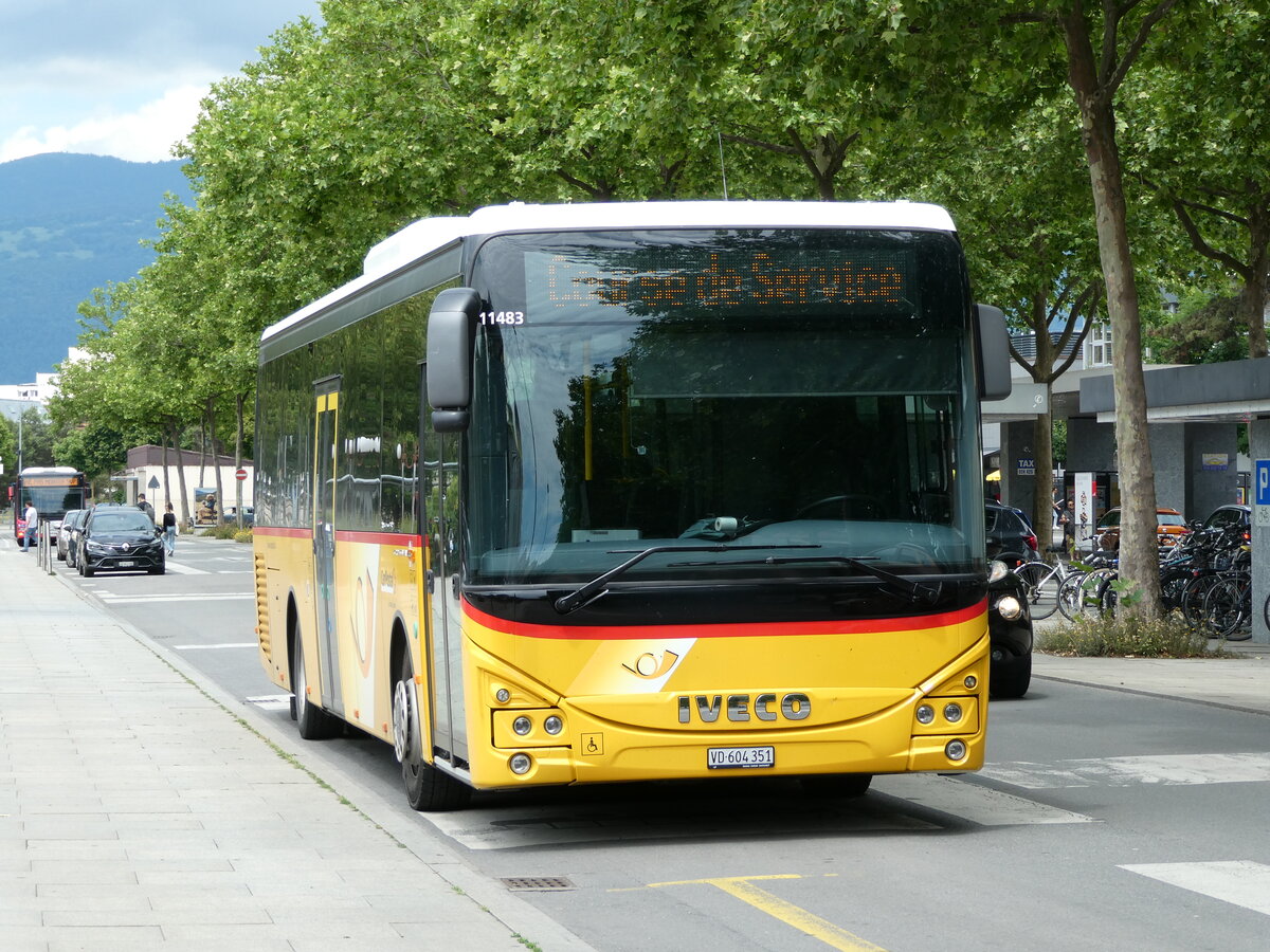 (236'973) - CarPostal Ouest - VD 604'351 - Iveco am 6. Juni 2022 beim Bahnhof Yverdon