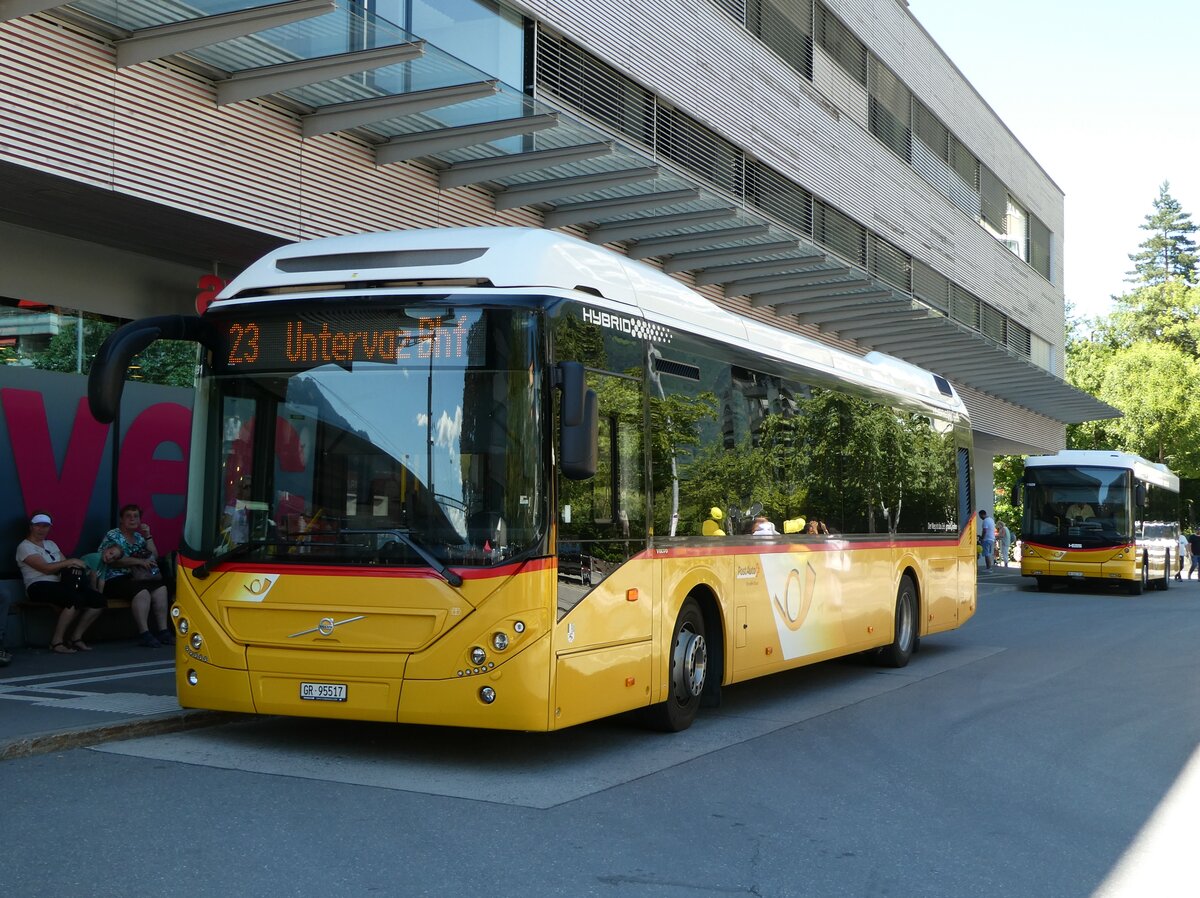 (237'166) - Dnser, Trimmis - GR 95'517 - Volvo am 12. Juni 2022 beim Bahnhof Landquart