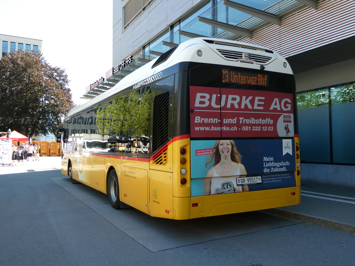 (237'178) - Dnser, Trimmis - GR 95'517 - Volvo am 12. Juni 2022 beim Bahnhof Landquart