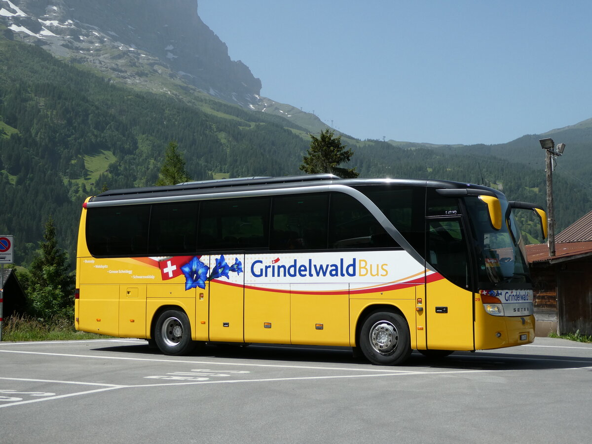 (237'219) - Grindelwaldbus, Grindelwald - Nr. 29/BE 47'910 - Setra am 18. Juni 2022 beim Bahnhof Grindelwald