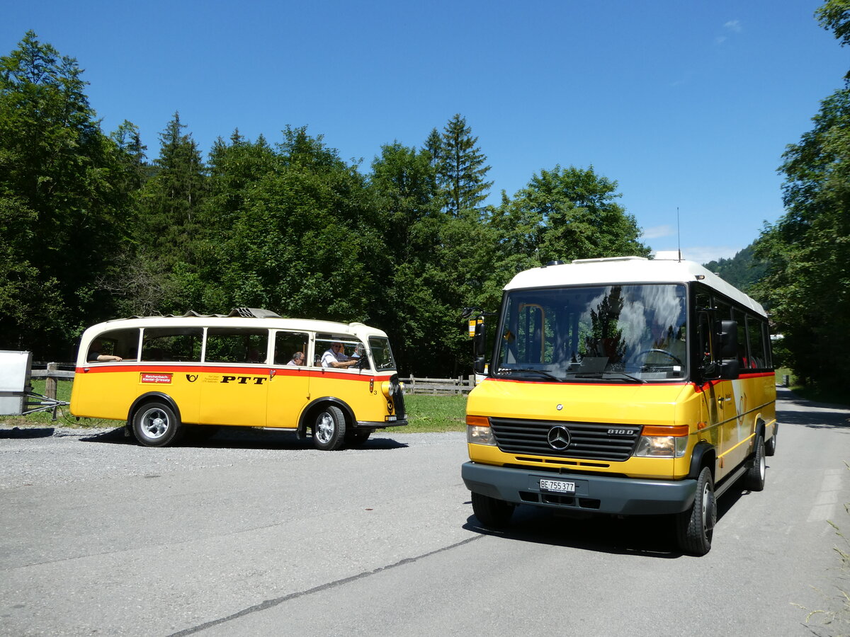 (237'608) - Schmid, Thrishaus - Nr. 3/BE 26'760 - Saurer/Gangloff (ex Geiger, Adelboden Nr. 3) + PostAuto Bern - BE 755'377 - Mercedes/Kusters am 26. Juni 2022 in Kiental, Loosplattenalp