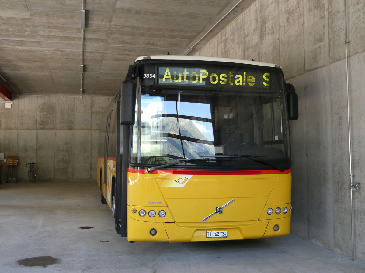 (237'746) - Marchetti, Airolo - TI 162'734 - Volvo (ex AutoPostale Ticino Nr. 509) am 2. Juli 2022 in Airolo, Neue Garage