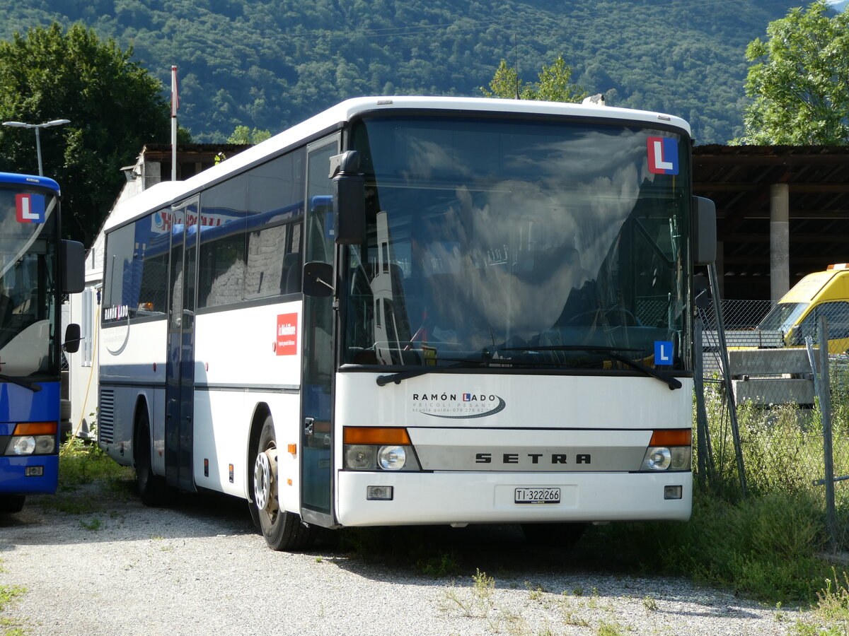 (237'762) - Lado, Gandria - TI 322'266 - Setra (ex Interbus, Yverdon Nr. 63; ex TPB, Sdeilles; ex Rod, Oron-la-Ville) am 2. Juli 2022 in Castione, Industria