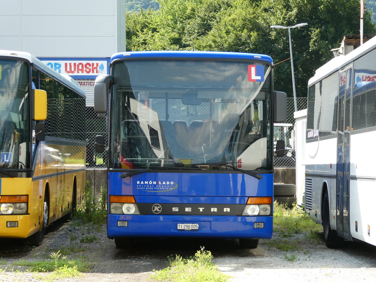 (237'763) - Lado, Gandria - Nr. 6/TI 296'005 - Setra (ex TPC Aigle Nr. 13; ex TPC Aigle Nr. 6; ex AOMC Aigle Nr. 6) am 2. Juli 2022 in Castione, Industria