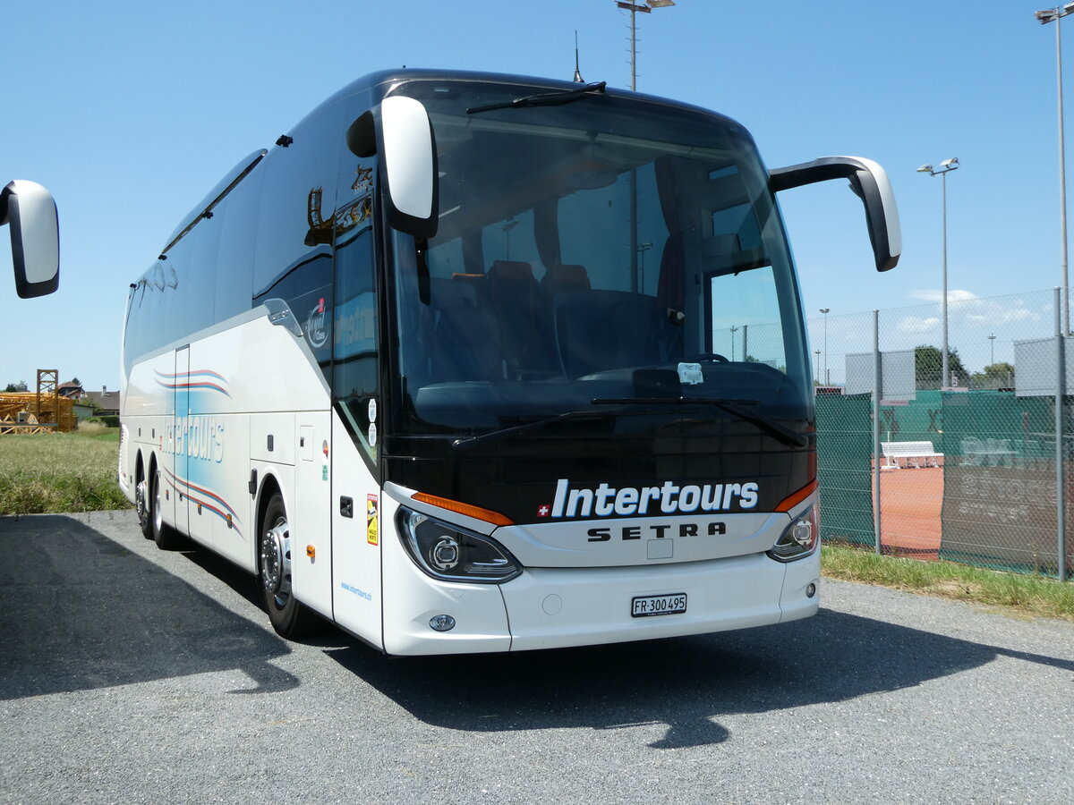 (237'877) - Intertours, Domdidier - FR 300'495 - Setra am 3. Juli 2022 in Domdidier, Garage