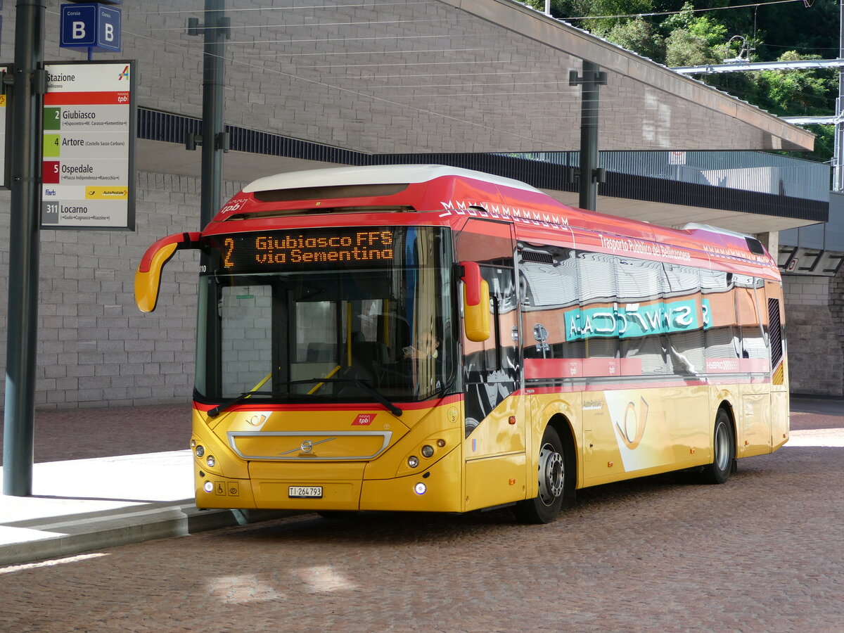 (237'935) - Chiesa, Riazzino - Nr. CB3/TI 264'793 - Volvo am 10. Juli 2022 beim Bahnhof Bellinzona 