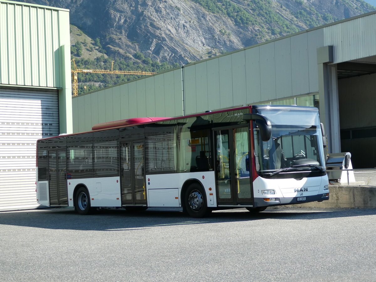 (238'070) - Buchard, Leytron - VS 1071 - MAN (ex PostAuto Wallis Nr. 69) ex Lathion, Sion Nr. 69) am 16. Juli 2022 in Leytron, Garage