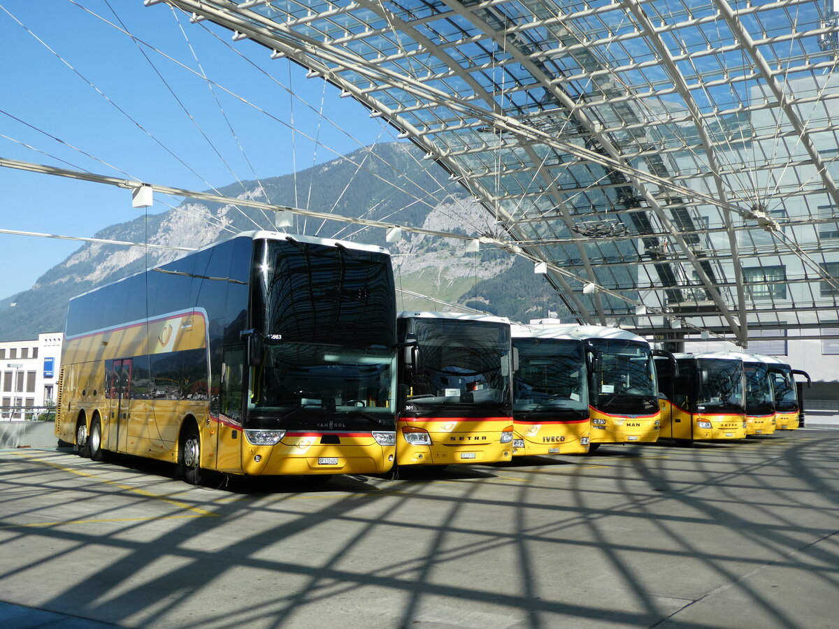 (238'210) - PostAuto Graubnden - GR 170'402 - Van Hool am 17. Juli 2022 in Chur, Postautostation