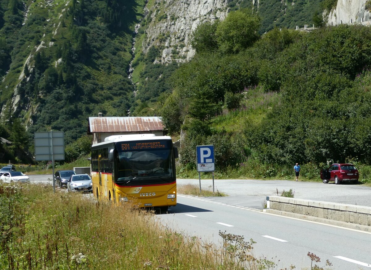 (238'413) - PostAuto Bern - BE 487'695 - Iveco am 24. Juli 2022 in Gletsch, Post