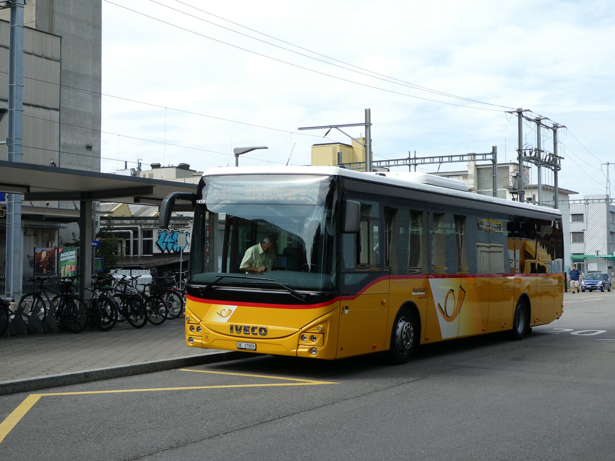 (238'505) - Engeloch, Riggisberg - Nr. 11/BE 27'809 - Iveco am 28. Juli 2022 beim Bahnhof Kniz