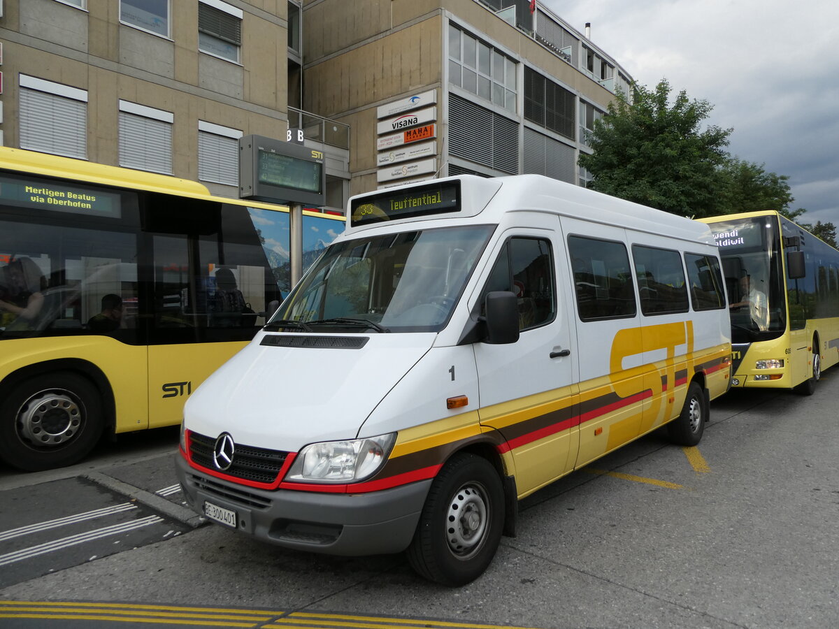 (238'563) - STI Thun - Nr. 1/BE 300'401 - Mercedes am 29. Juli 2022 beim Bahnhof Thun