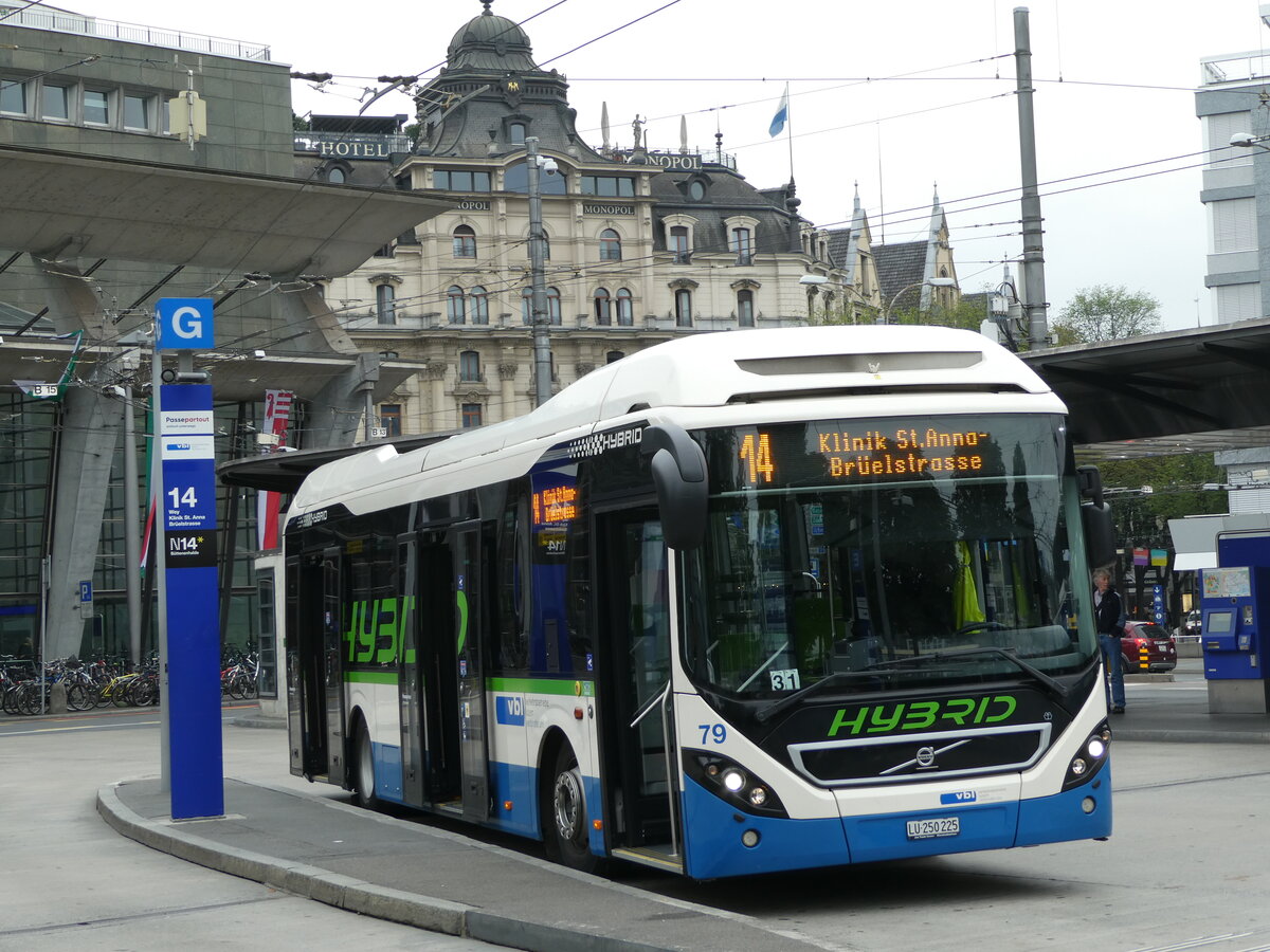 (238'885) - VBL Luzern - Nr. 79/LU 250'225 - Volvo am 7. August 2022 beim Bahnhof Luzern