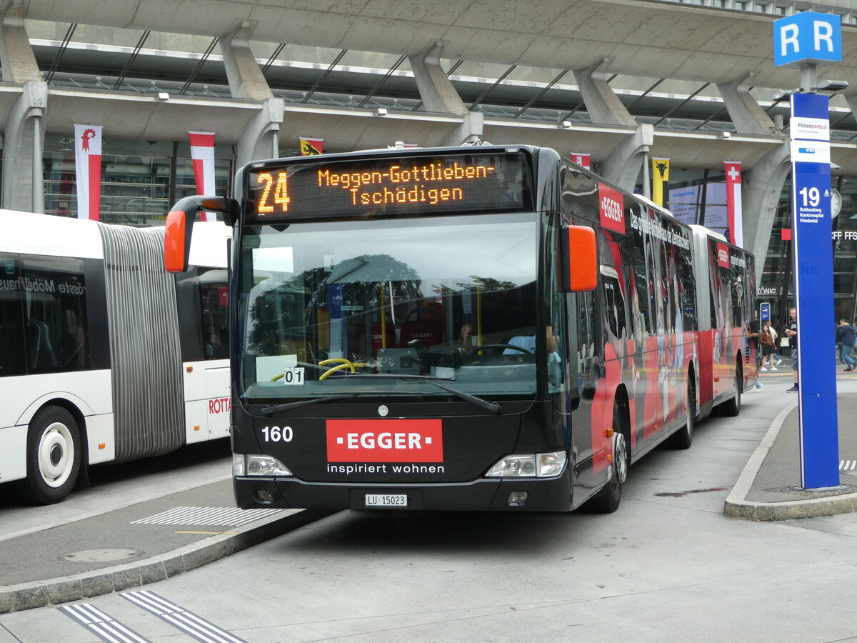 (238'914) - VBL Luzern - Nr. 160/LU 15'023 - Mercedes am 7. August 2022 beim Bahnhof Luzern