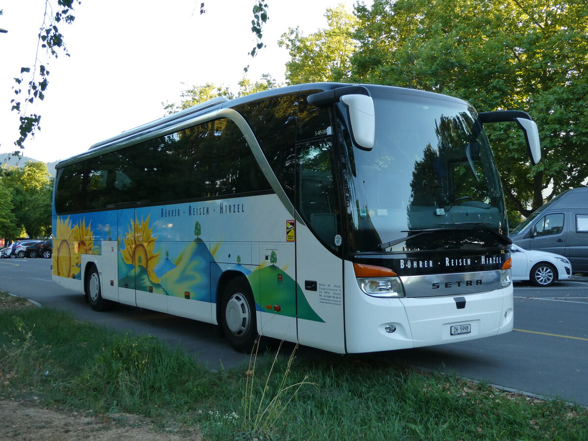 (239'025) - Bhrer, Hirzel - ZH 5998 - Setra am 13. August 2022 in Thun, Lachen