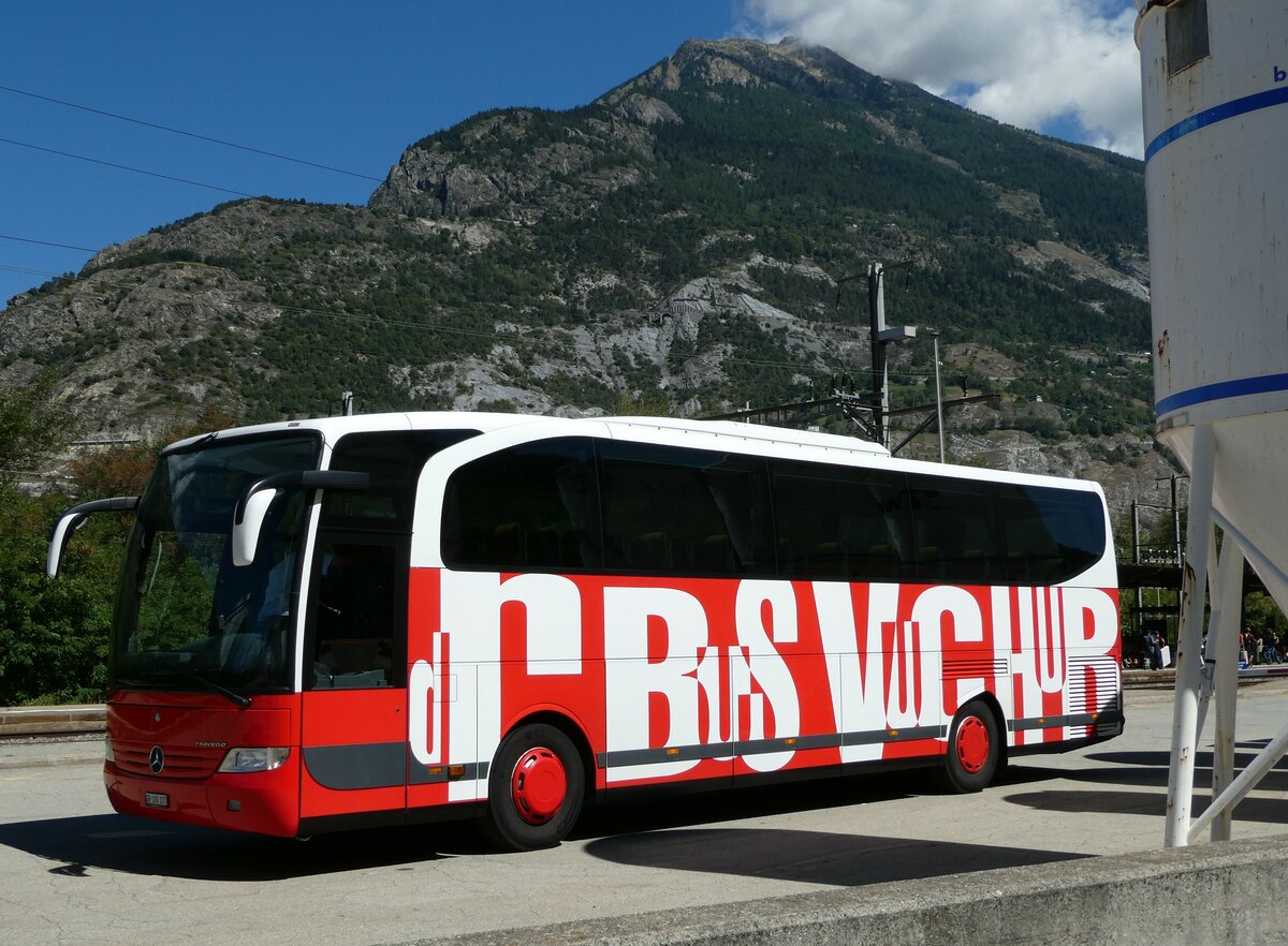 (239'377) - SBC Chur - Nr. 107/GR 100'107 - Mercedes (ex Nr. 4; ex Bruns, D-Varel) am 21. August 2022 beim Bahnhof Gampel-Steg