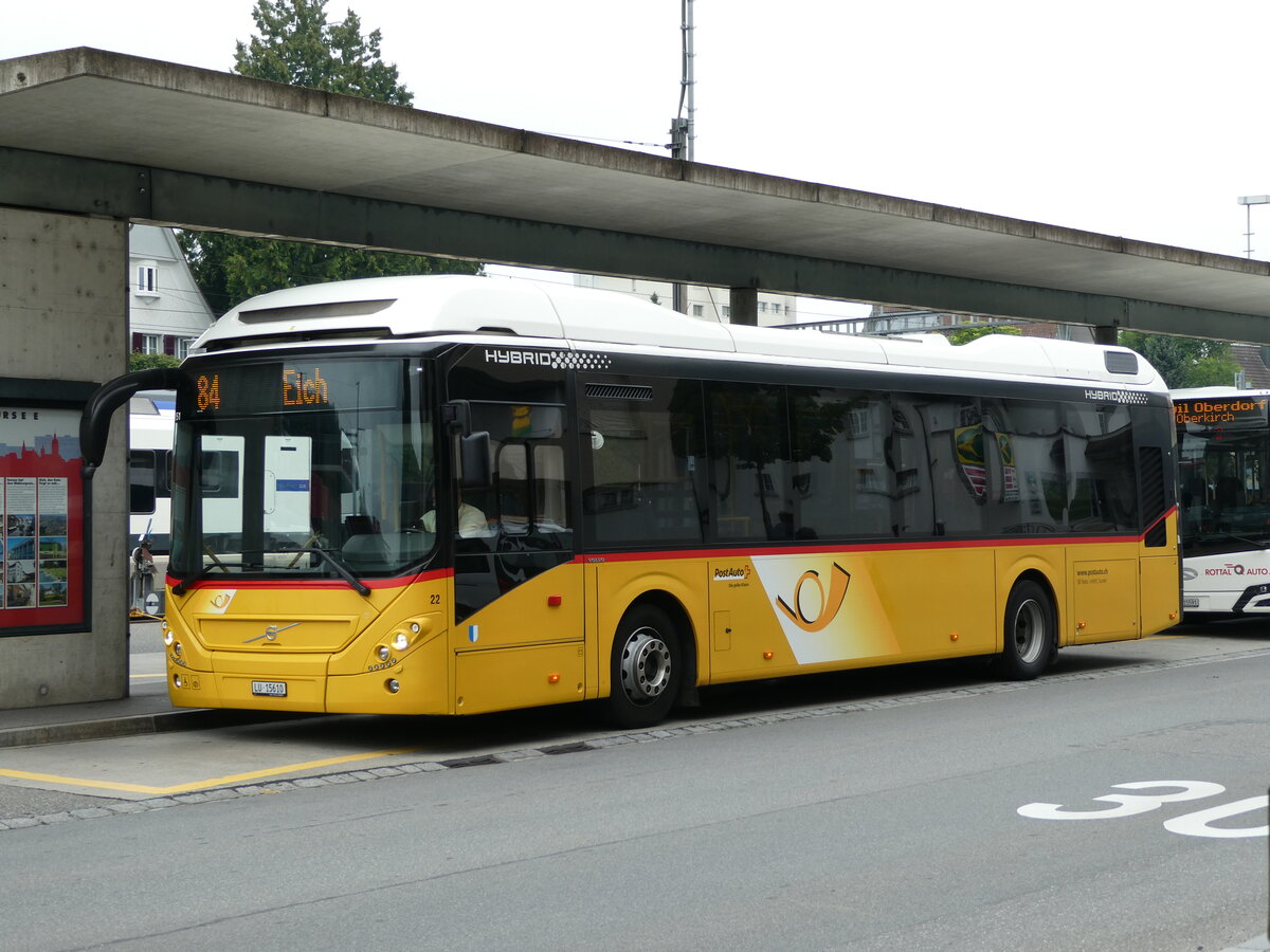 (239'504) - SB Trans, Sursee - Nr. 22/LU 15'610 - Volvo am 27. August 2022 beim Bahnhof Sursee