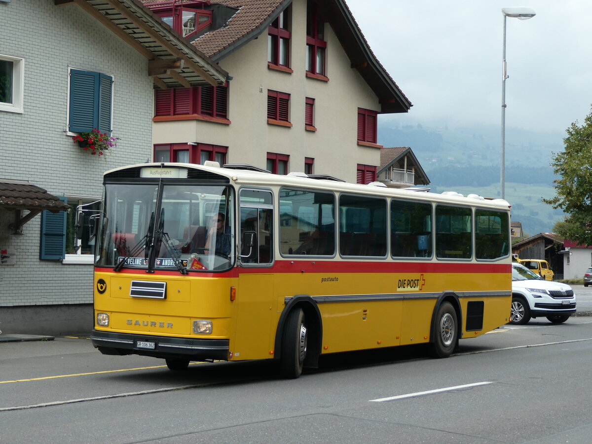 (239'802) - Ackermann, Landquart - GR 106'362 - Saurer/R&J (ex Fssler, Unteriberg; ex Schrch, Gutenburg Nr. 6; ex P 24'358) am 28. August 2022 in Giswil, Hotel Bahnhof