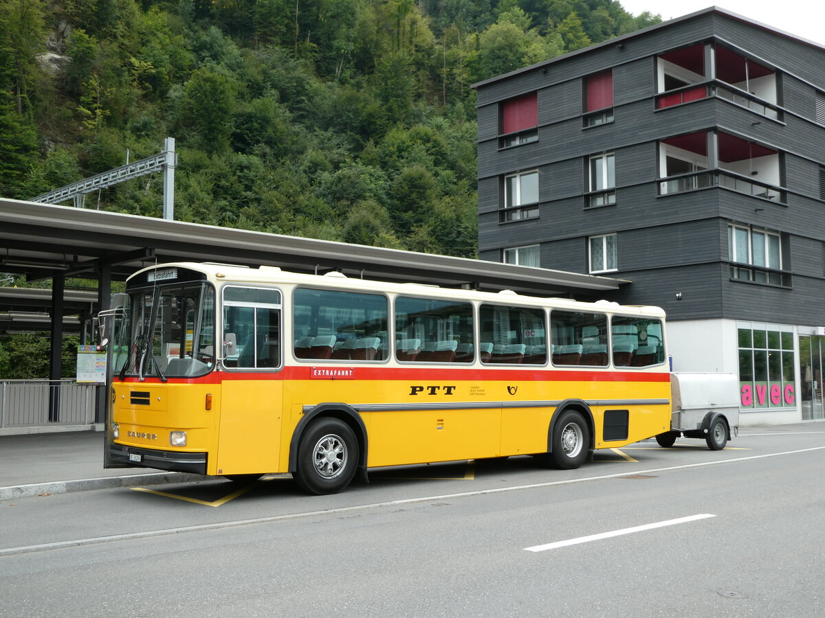 (239'811) - Schmid, Thrishaus - BE 26'206 - Saurer/Tscher (ex P 24'244) am 28. August 2022 beim Bahnhof Giswil