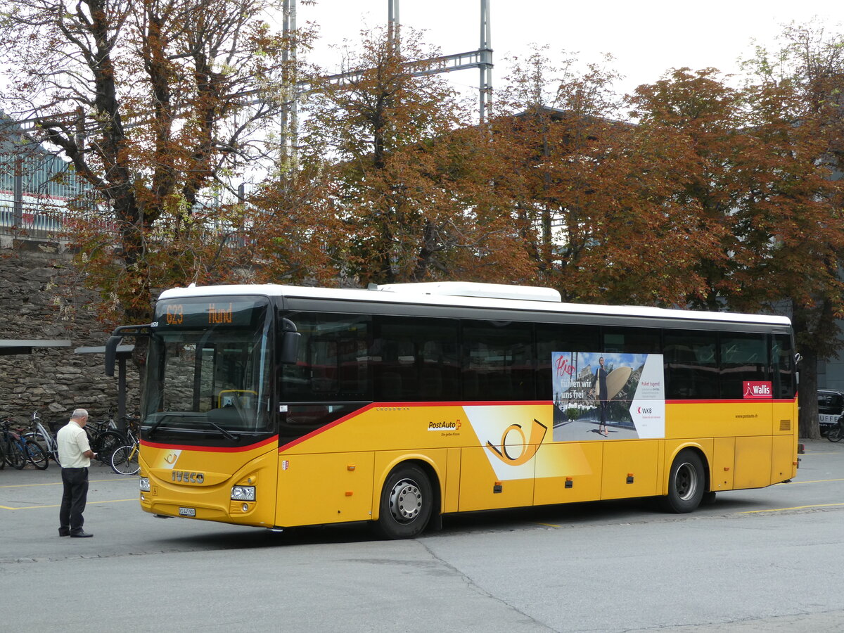 (239'919) - PostAuto Wallis - VS 445'905 - Iveco am 4. September 2022 beim Bahnhof Brig