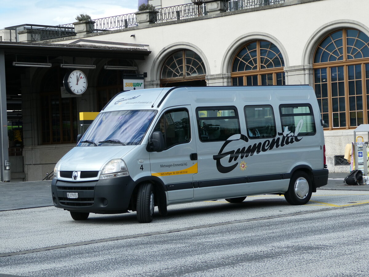 (239'974) - Grundbacher, Aefligen - Nr. 4/BE 278'053 - Renault am 7. September 2022 beim Bahnhof Thun