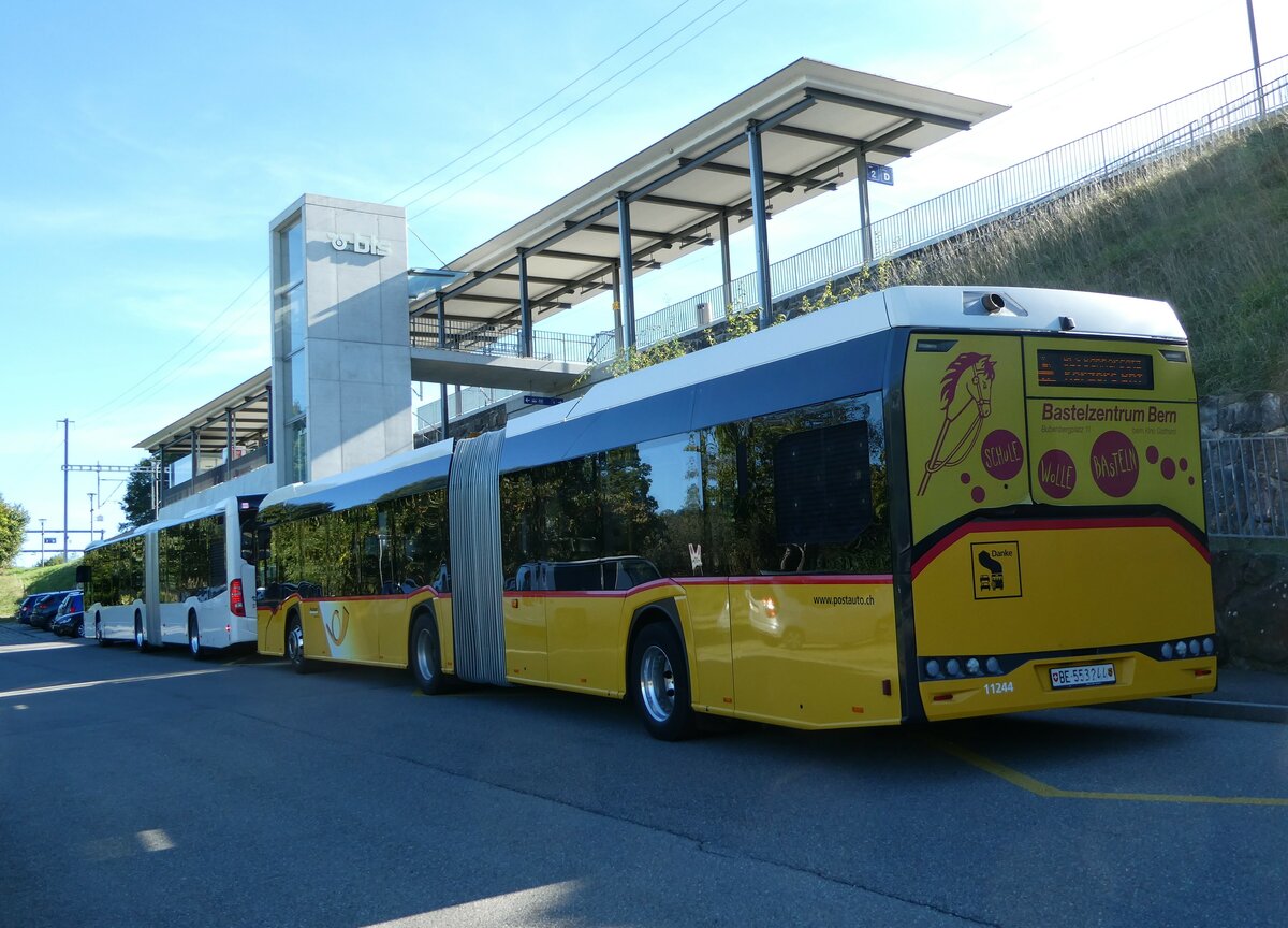 (240'053) - PostAuto Bern - Nr. 11'244/BE 553'244 - Solaris am 11. September 2022 beim Bahnhof Gmmenen