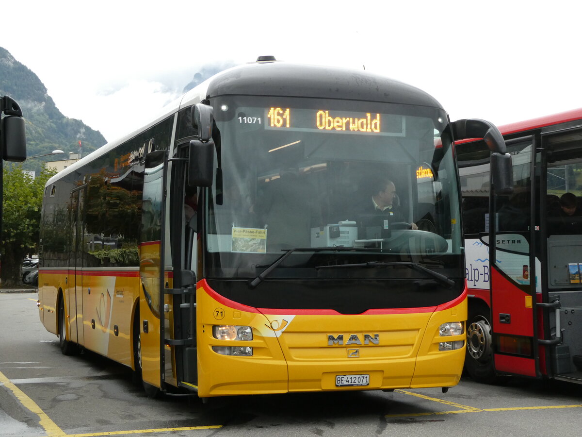 (240'245) - PostAuto Bern - Nr. 71/BE 412'071 - MAN (ex PostAuto Zentralschweiz Nr. 20; ex Dillier, Sarnen Nr. 20) am 25. September 2022 in Meiringen, Postautostation