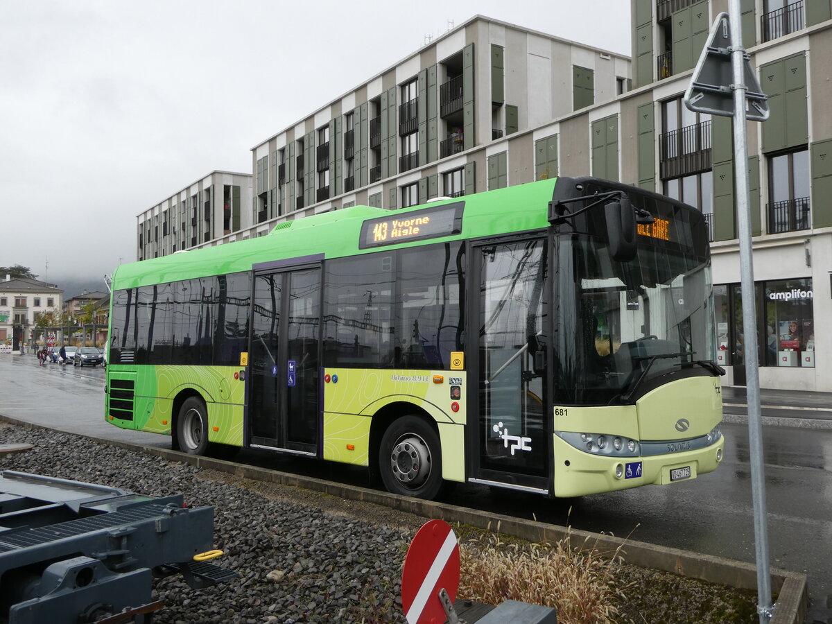 (240'472) - TPC Aigle - Nr. 681/VD 467'725 - Solaris am 1. Oktober 2022 beim Bahnhof Aigle