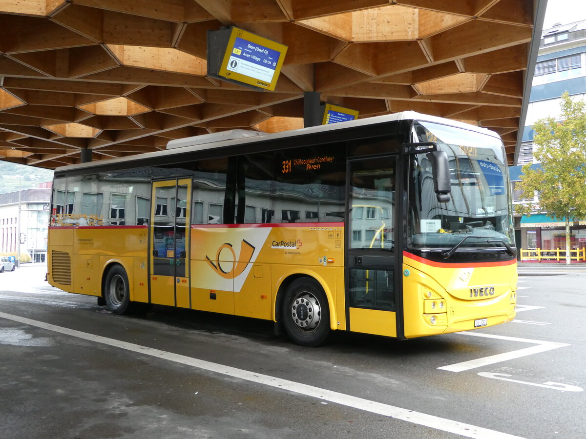 (240'481) - Evquoz, Erde - VS 3291 - Iveco am 2. Oktober 2022 beim Bahnhof Sion