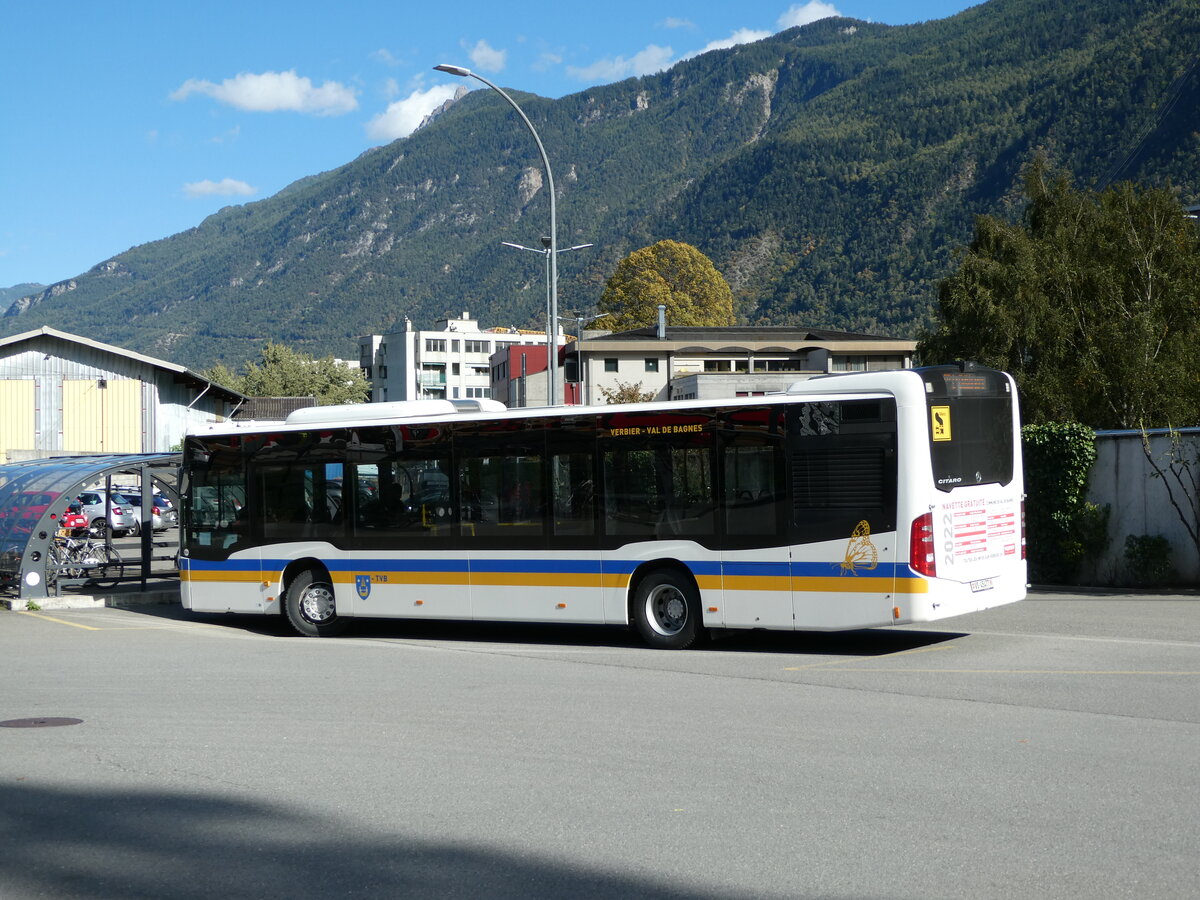 (240'571) - TMR Martigny - Nr. 104/VS 45'477 - Mercedes am 2. Oktober 2022 beim Bahnhof Martigny