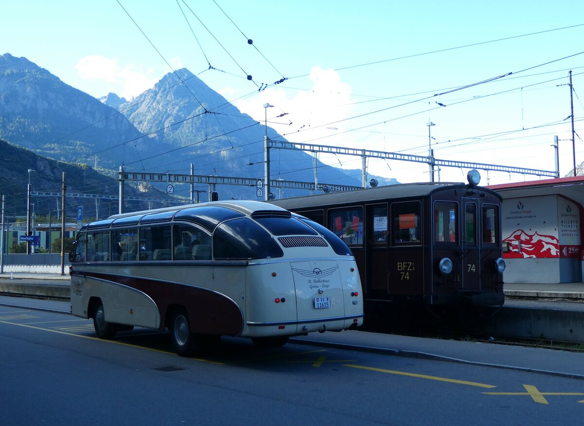 (240'599) - Ballestraz, Grne - VS 11'615 - Saurer/Saurer (ex Girardet, Yverdon) am 2. Oktober 2022 beim Bahnhof Martigny