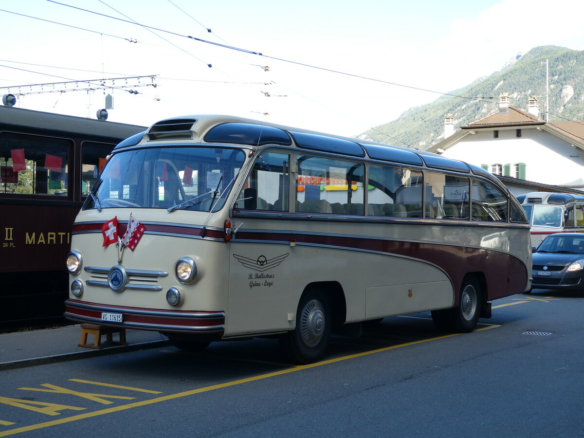 (240'602) - Ballestraz, Grne - VS 11'615 - Saurer/Saurer (ex Girardet, Yverdon) am 2. Oktober 2022 beim Bahnhof Martigny