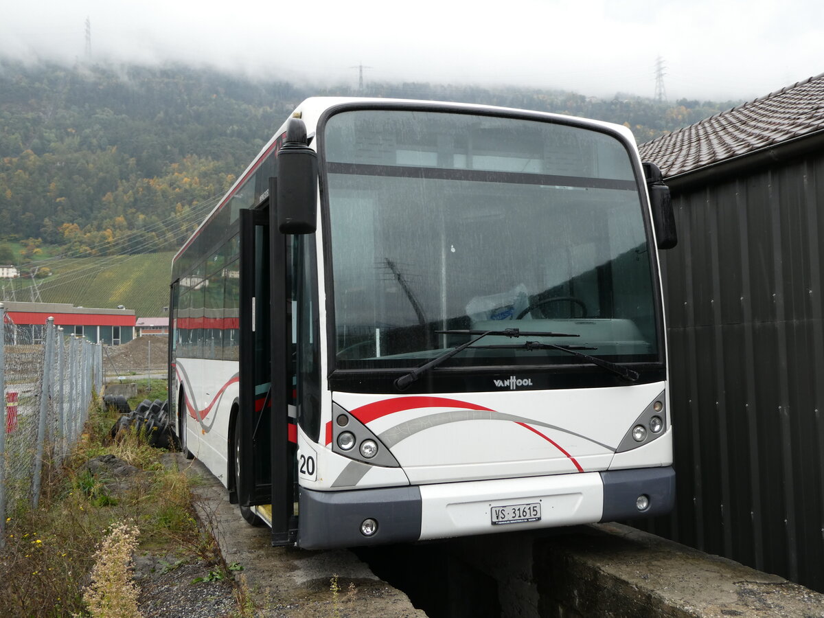 (240'721) - Lathion, Sion - Nr. 20/VS 31'615 - Van Hool (ex CAM Monaco/MC) am 8. Oktober 2022 in Sion, Garage