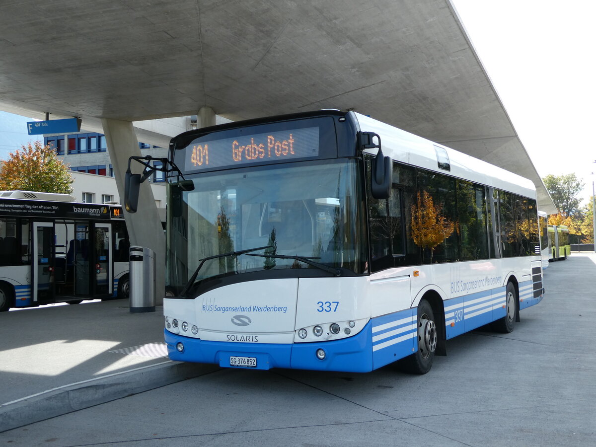 (240'921) - BSW Sargans - Nr. 337/SG 376'852 - Solaris am 11. Oktober 2022 beim Bahnhof Buchs