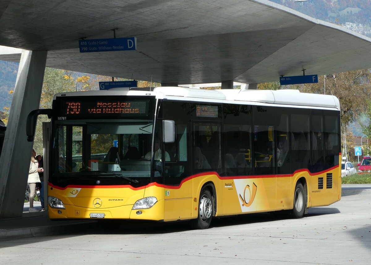 (240'929) - PostAuto Ostschweiz - SG 445'303 - Mercedes am 11. Oktober 2022 beim Bahnhof Buchs