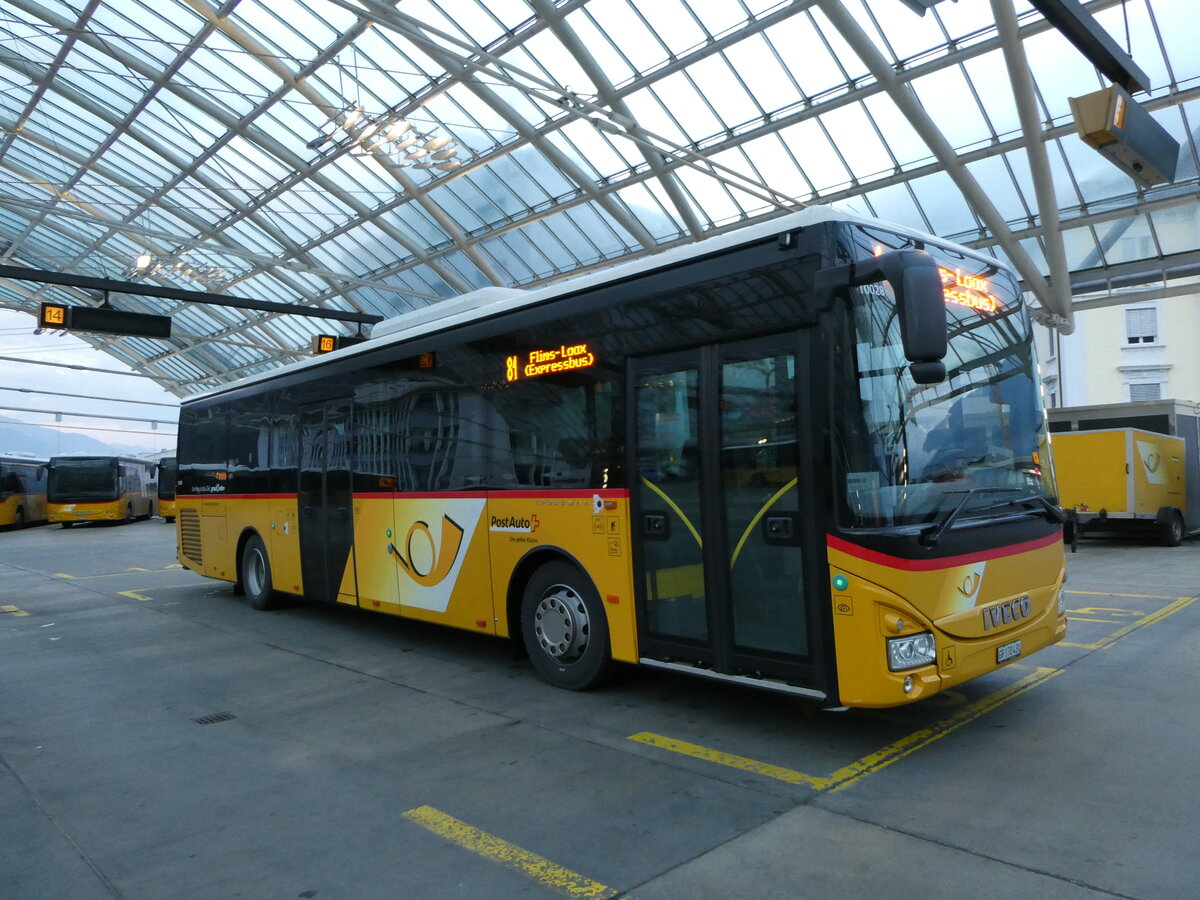 (241'048) - PostAuto Graubnden - GR 170'431 - Iveco am 12. Oktober 2022 in Chur, Postautostation