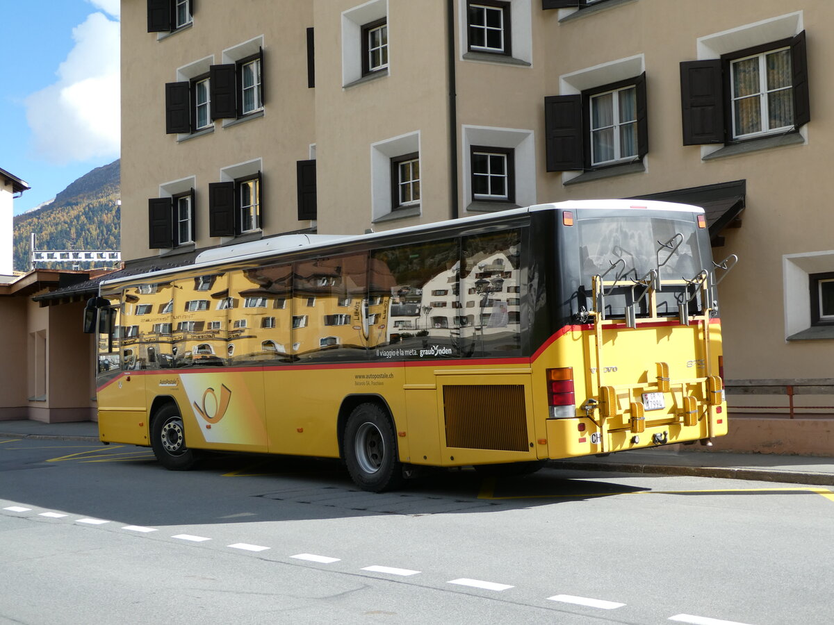 (241'109) - Balzarolo, Poschiavo - GR 17'994 - Volvo am 12. Oktober 2022 beim Bahnhof Samedan